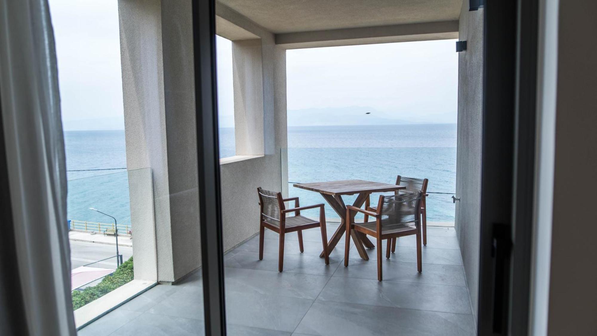 Alissachni Seaside Hotel ديرفينيون المظهر الخارجي الصورة